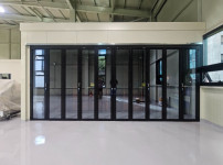 장안동 공장 화물용 엘레베이터 앞 단열폴딩도어