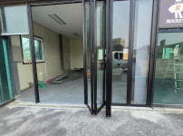양주 로케트밧데리 상가 외창 폴딩도어 시공
